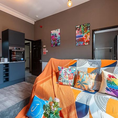 Art-Filled Bohemian 1 Bedroom Apt 2 Beds Colourful Praise Inn Apartment Kingston upon Hull Ngoại thất bức ảnh