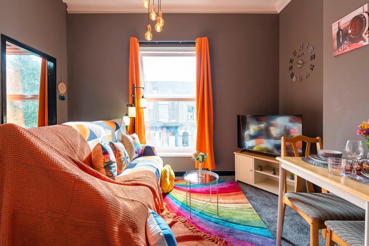 Art-Filled Bohemian 1 Bedroom Apt 2 Beds Colourful Praise Inn Apartment Kingston upon Hull Ngoại thất bức ảnh