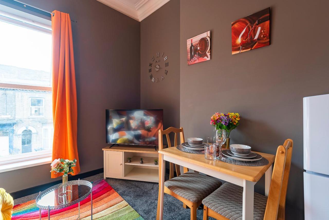 Art-Filled Bohemian 1 Bedroom Apt 2 Beds Colourful Praise Inn Apartment Kingston upon Hull Ngoại thất bức ảnh